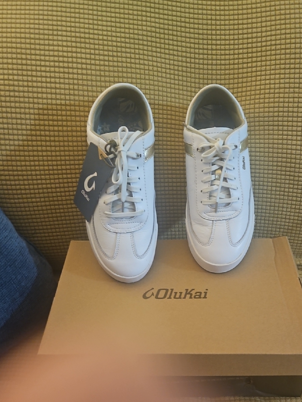 Women's OluKai Ha' Upu White Sneakers with Metallic Gold Stripe. NWT, SIZE 9